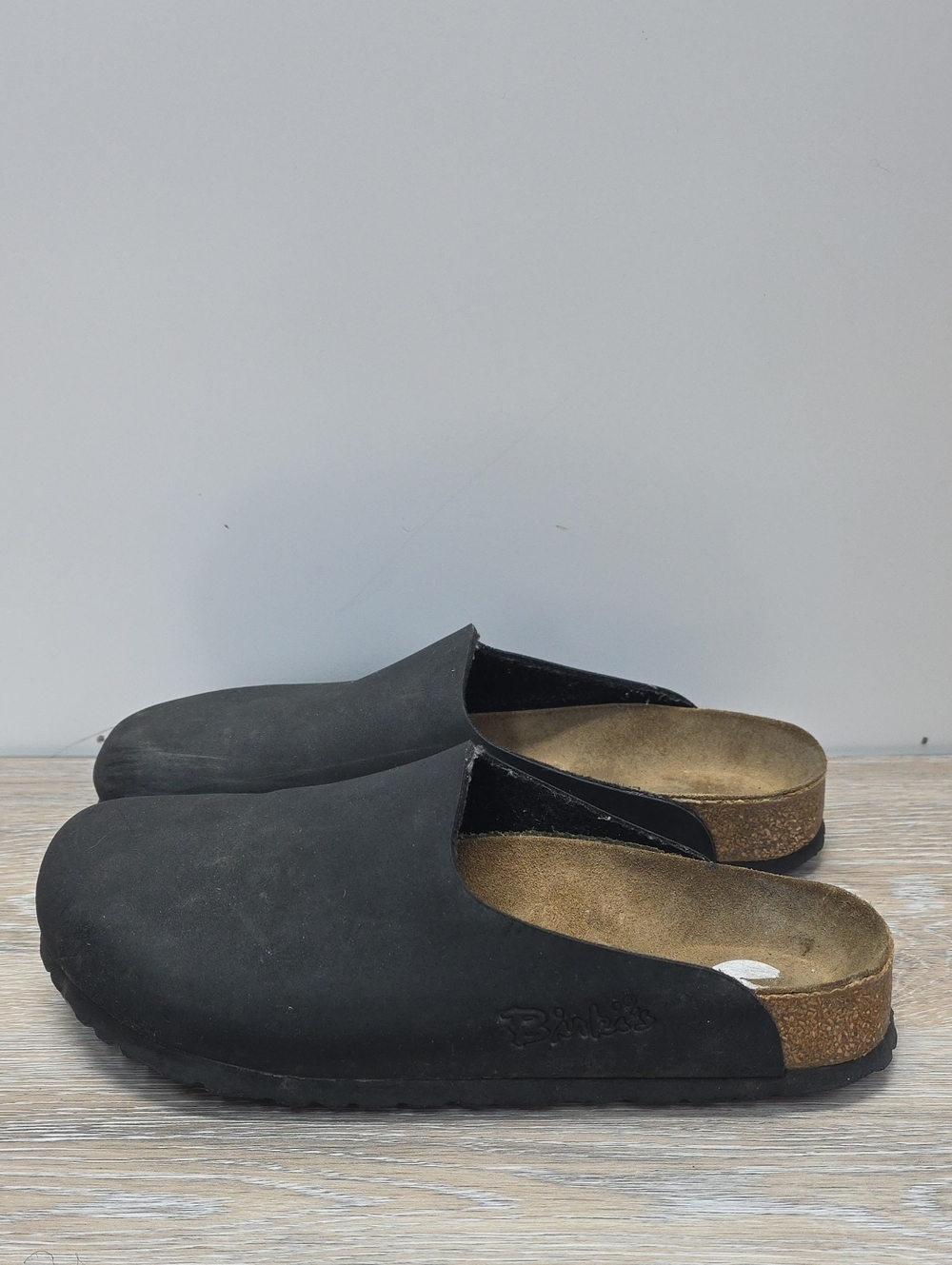 Birki’s by Birkenstock Matte Black Leather Clogs Slip On Mules Womens 7/ Mens 5
